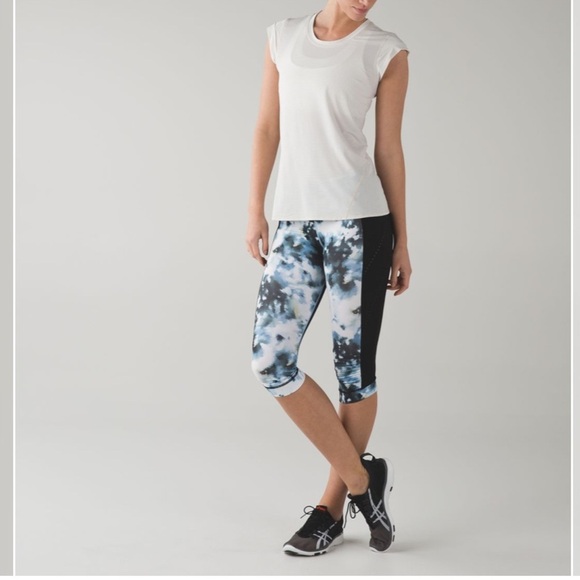 Lululemon Stop At Nothing Crop Blooming Pixie Aquamarine Size 6 - Picture 1 of 12